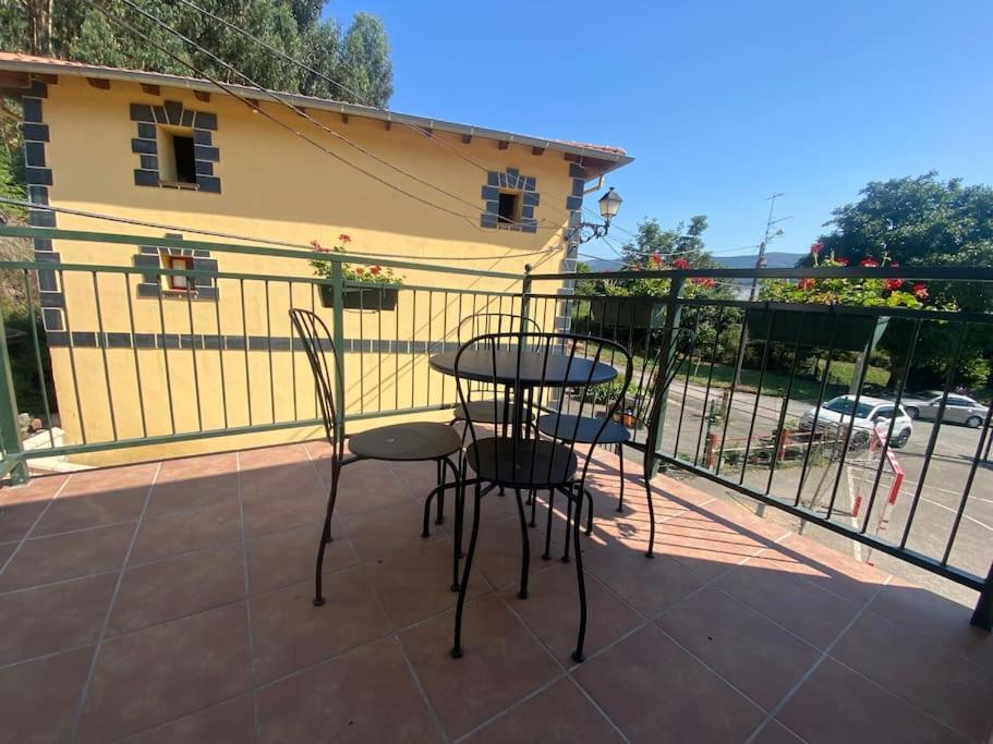 Casa En Montealegre Reformada Y Acogedora Sámano Esterno foto